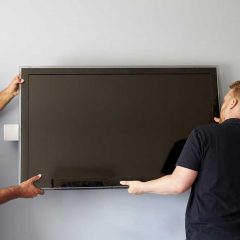 Accrocher une TV au mur