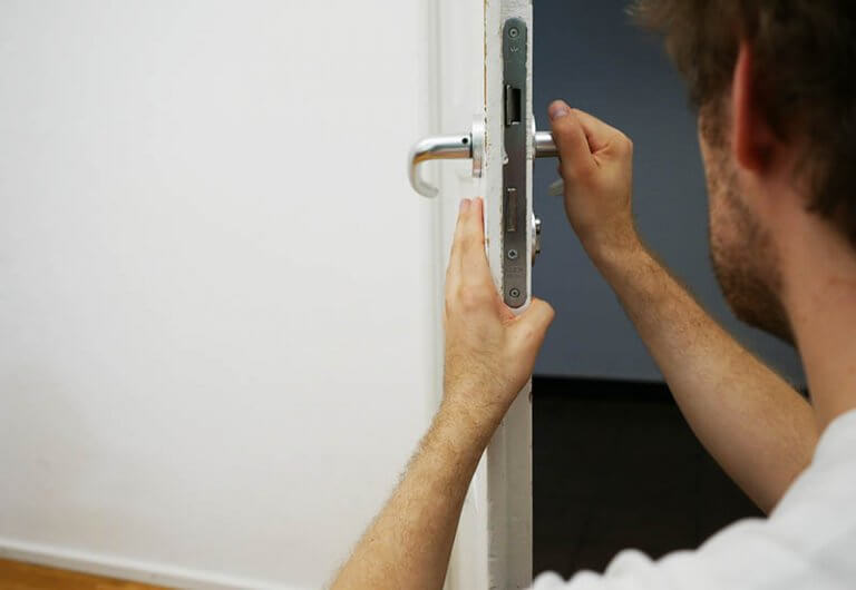 Changer une porte intérieure — free download