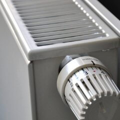 Désembouer ses radiateurs : coût et comment ?
