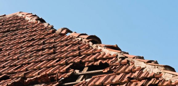 Tuiles envolées et dégâts de toiture après tempête : comment réagir ?