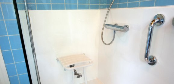 La douche à litalienne idéale pour les séniors et handicapés