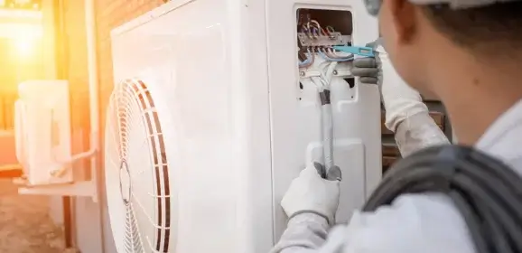 Climatisation bruyante : quelles sont les causes et les solutions ?