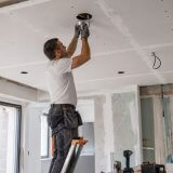 Comment installer des spots encastrés au plafond ?